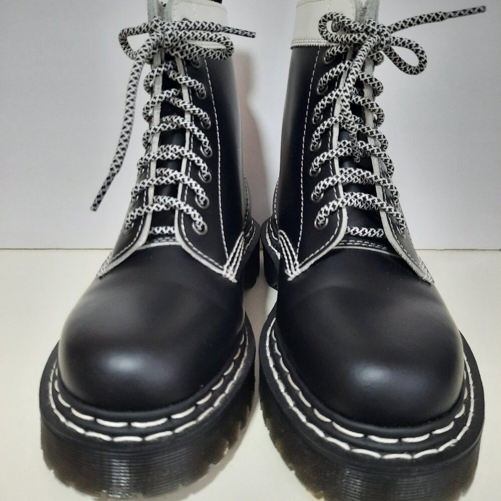 Dr. Martens mens leather boots size M/7